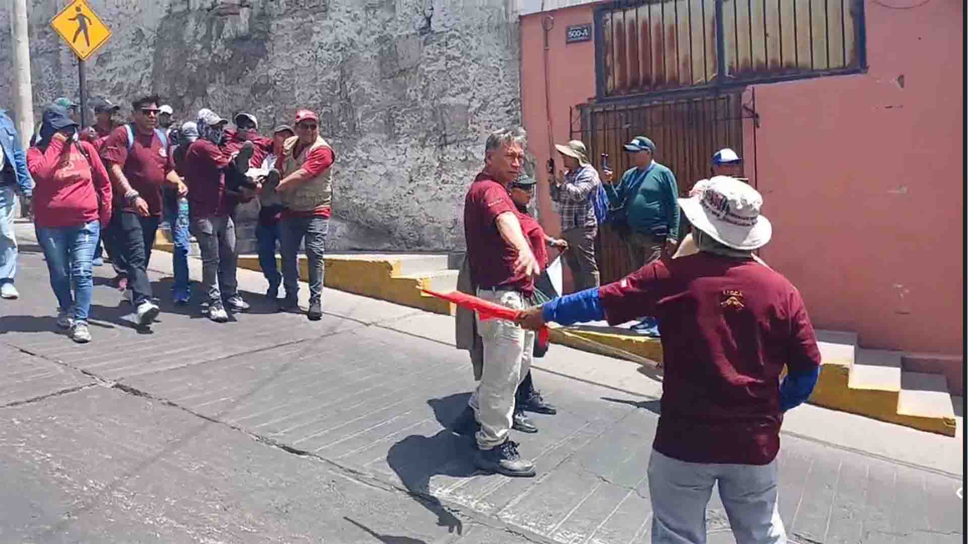 Paro en Arequipa: heridos de Construcción Civil son atendidos de forma particular