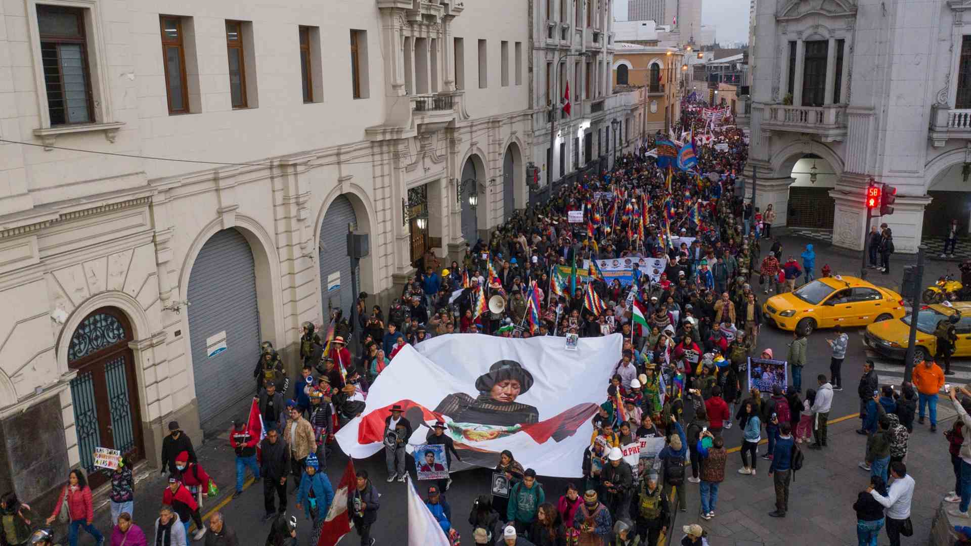 Marcha de sacrificio a Lima: Gobierno de Jerí aumenta los controles y cercos policiales a delegaciones que viajan desde el sur