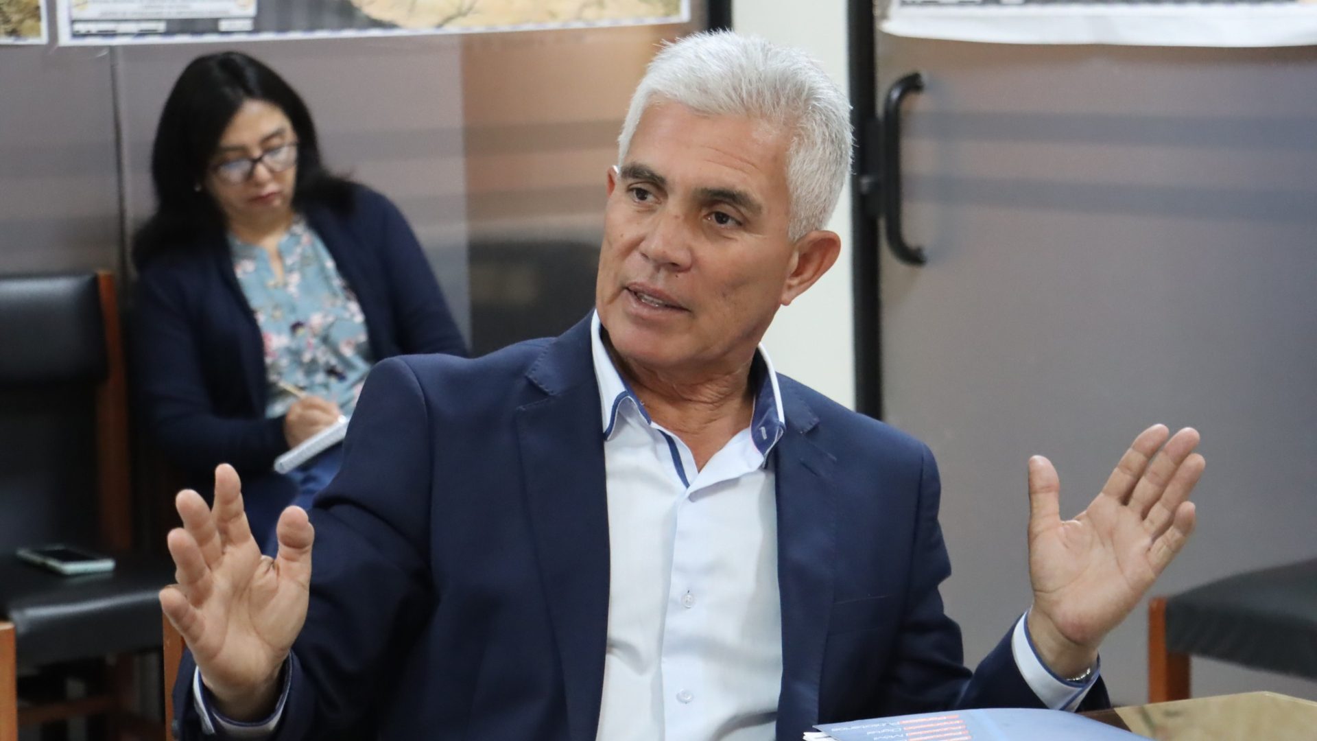 Arequipa: Renovación Popular suspende la afiliación del alcalde de Yanahuara tras video con fajo de billetes