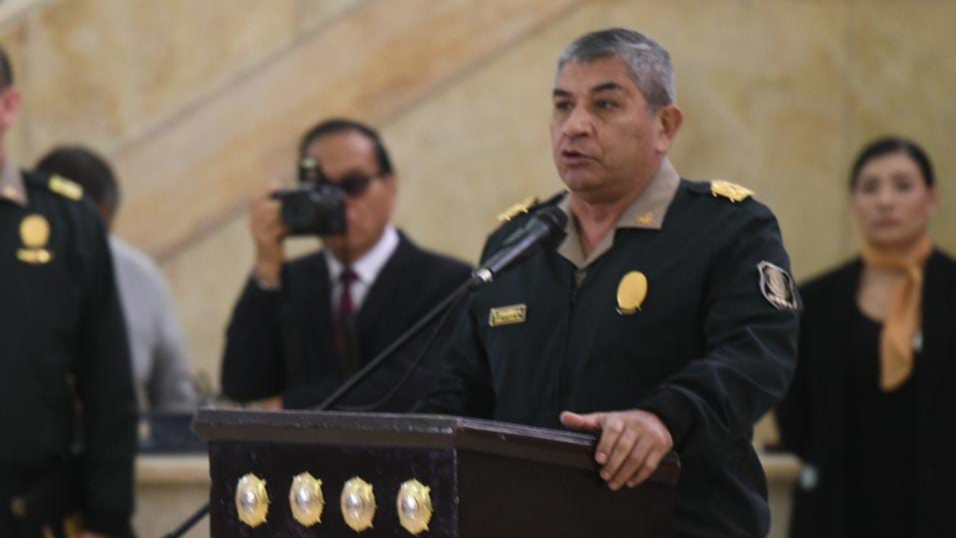 Aprueban juicio contra Víctor Zanabria por el caso “policías albañiles”
